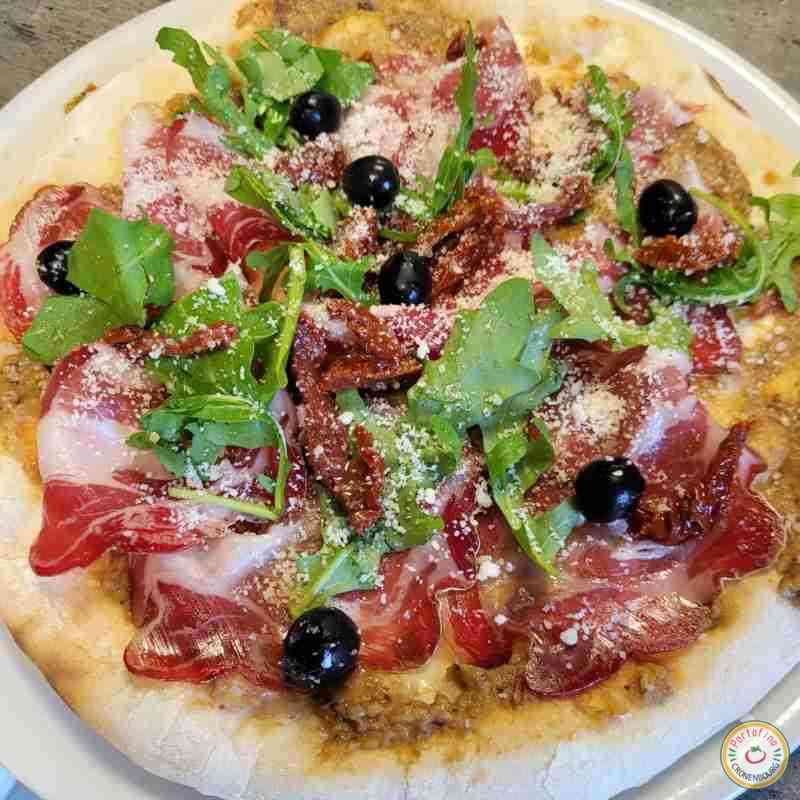 Pizza du moment ⛱️
Coppa, tomates séchées, roquette olives